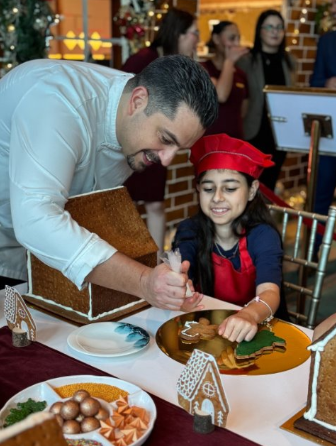 christmas-gingerbread-decorating-for-kids-in-dubai