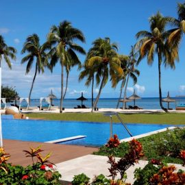 Sofitel Mauritius LImperial Resort Spa Aug Le Flamboyant Pool Bar with landscaping