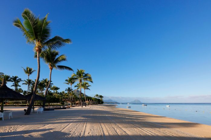 sofitel-mauritius-limperial-resort-spa-magnifique-room-living-area