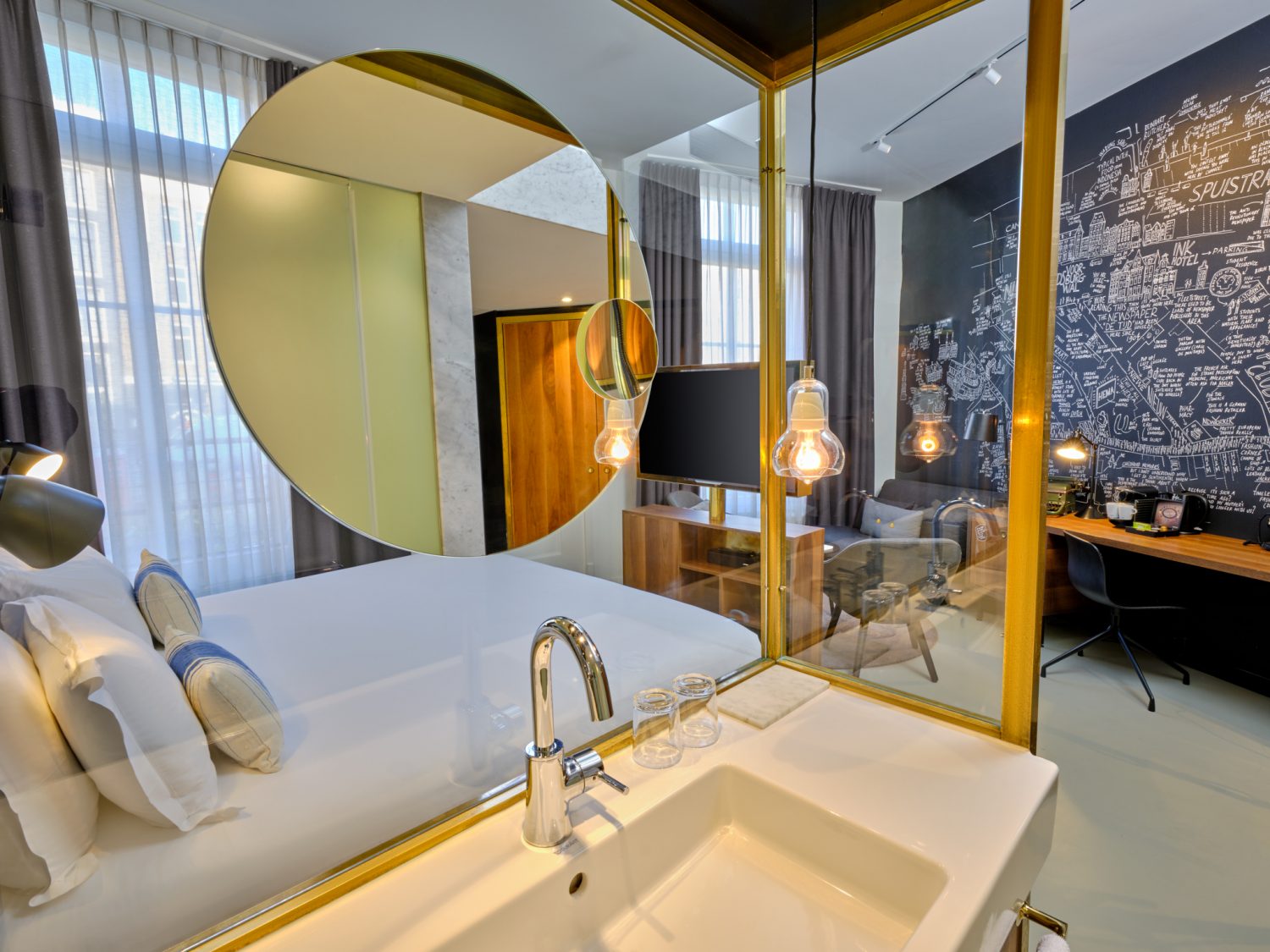 INK Hotel Amsterdam MGallery Junior Suite