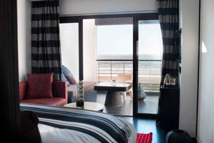 room-luxury-1-queen-bed-ocean-view