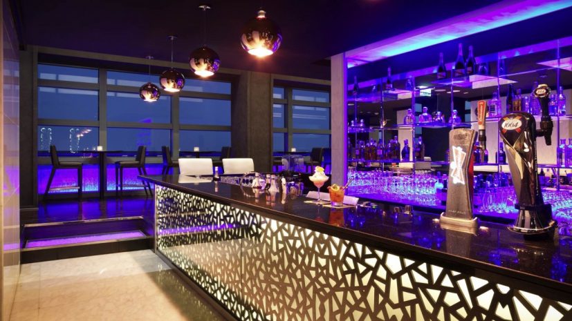 Sofitel Abu Dhabi Corniche - Jazz & Fizz Bar