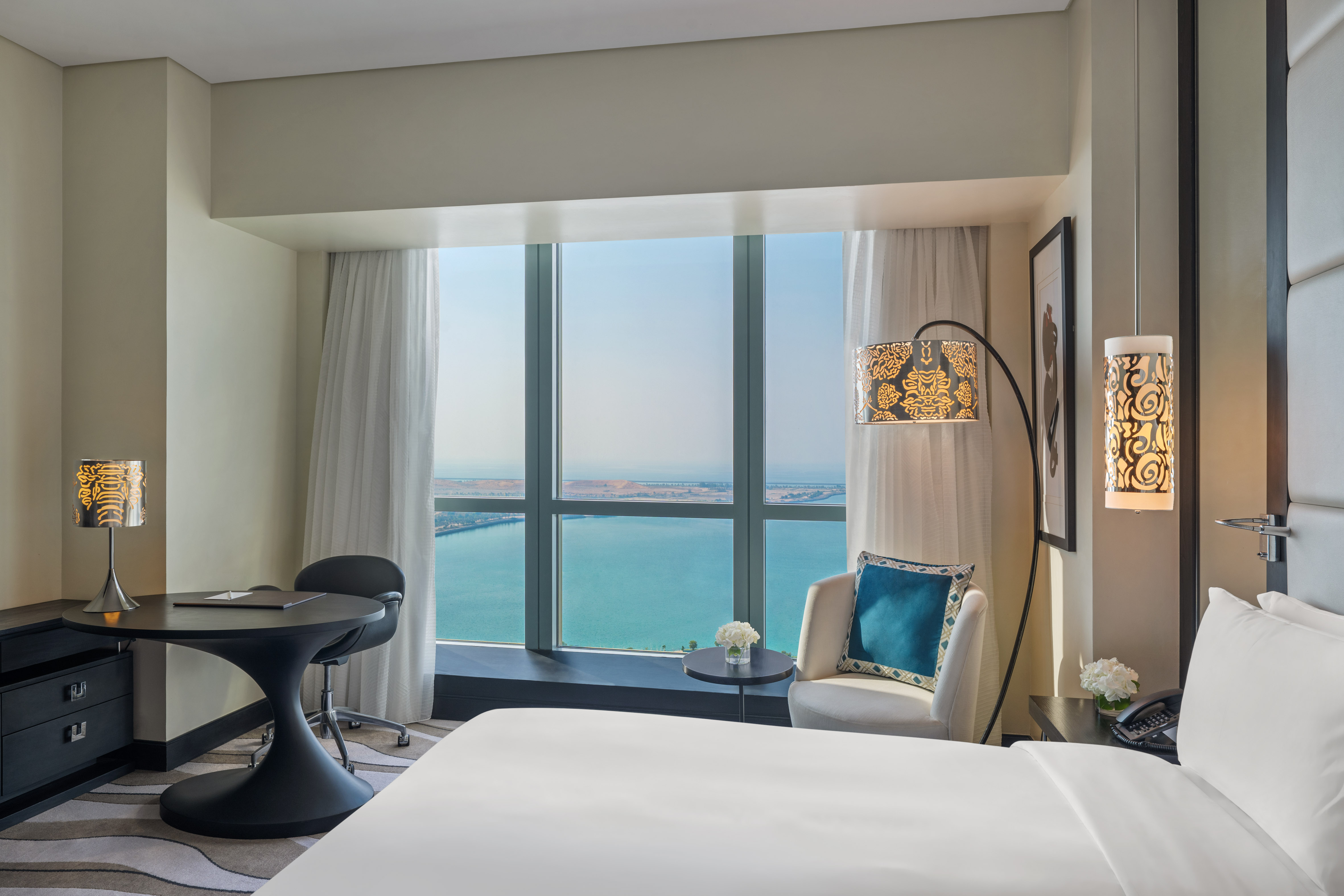 luxury-room-2-single-beds-sea-view