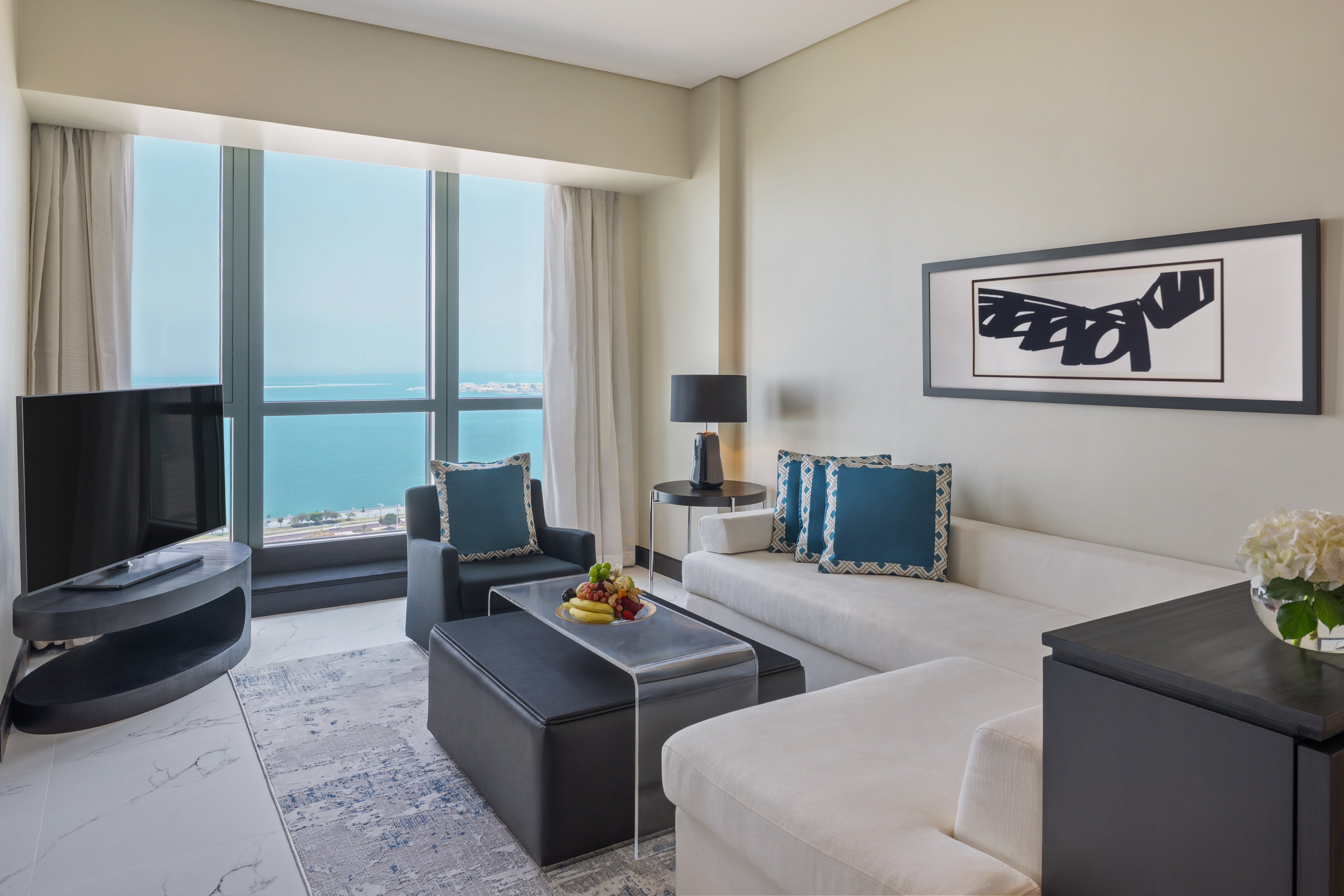 prestige-suite-club-millesime-access-sea-and-city-view