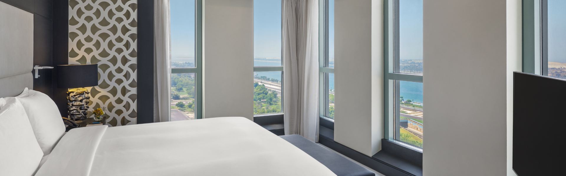 opera-suite-club-millesime-access-sea-or-city-view