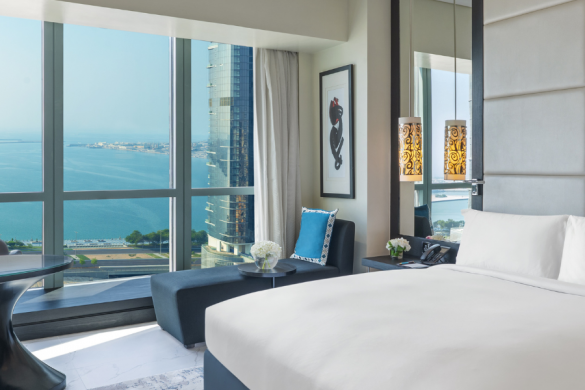 luxury-room-club-sofitel-1-king-bed-sea-or-city-view