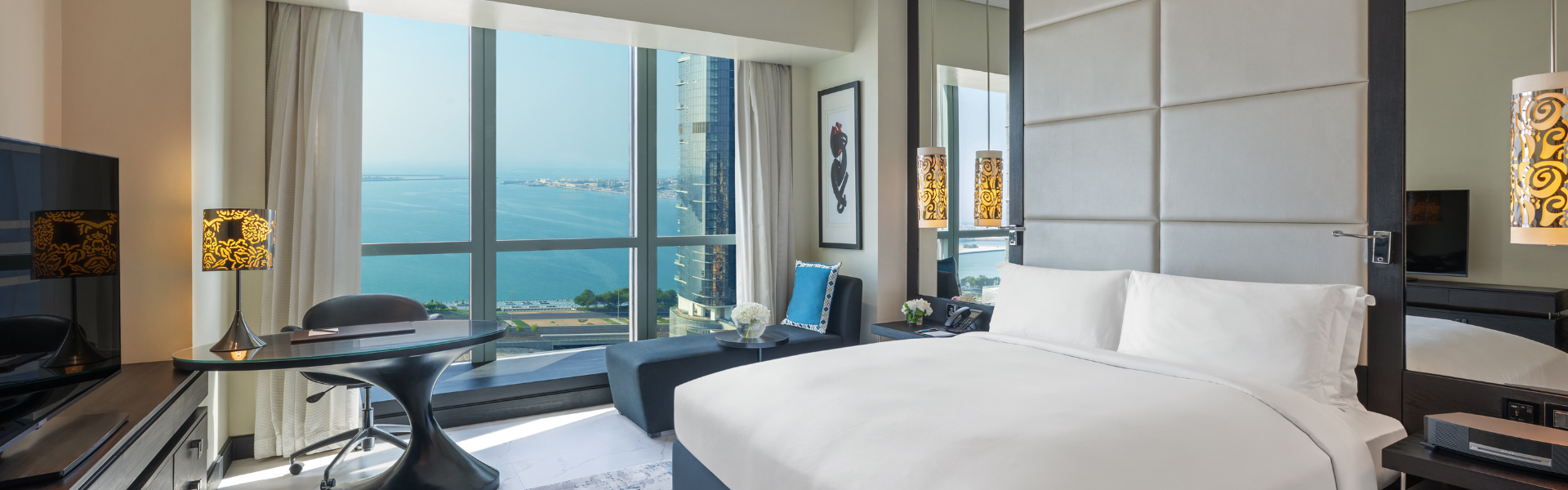 luxury-room-club-sofitel-1-king-bed-sea-or-city-view