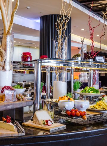breakfast-buffet-at-le-corniche
