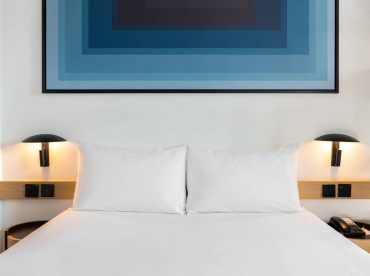 premium-room-queen-size-bed