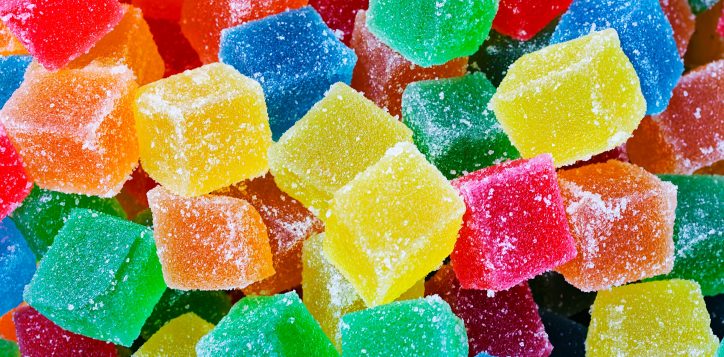 colorfuljellycubecandiesonmarketstand-2