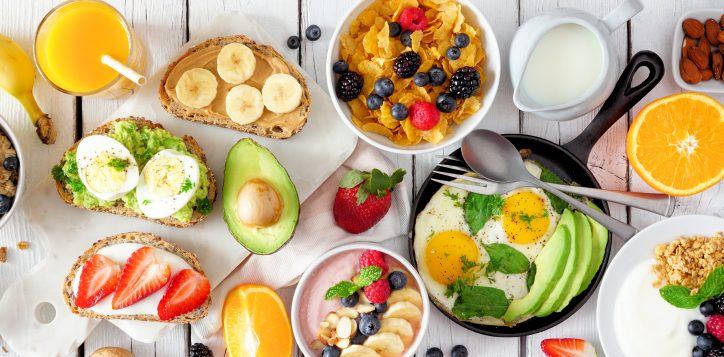 healthybreakfasttablescenewithfruitsyogurtsoatmealcerealsmoothie-2