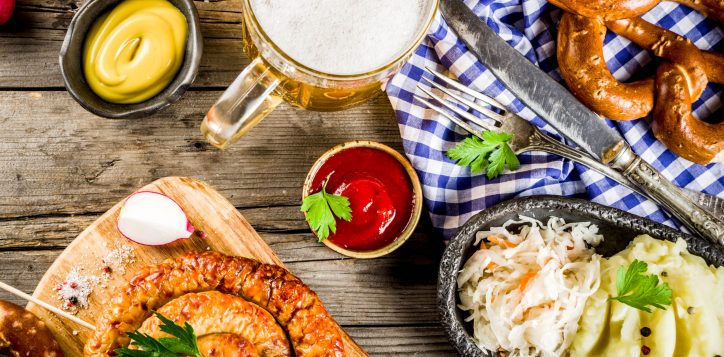 oktoberfestfoodmenubavariansausageswithpretzelsmashedpotatosauerkraut-2
