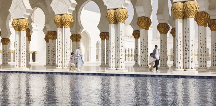 walking-around-sheikh-zayed-grand-mosque-copy